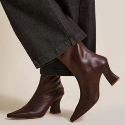 About ArianneCaoba Marcel Boots - Dark Brown
