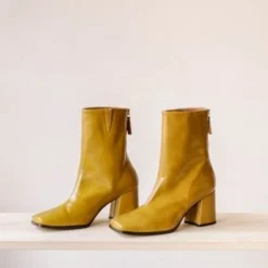 About ArianneNico Bold Boots - Soller