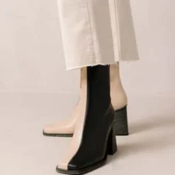 AlohasSouth Bicolor Boots - Beige/Black